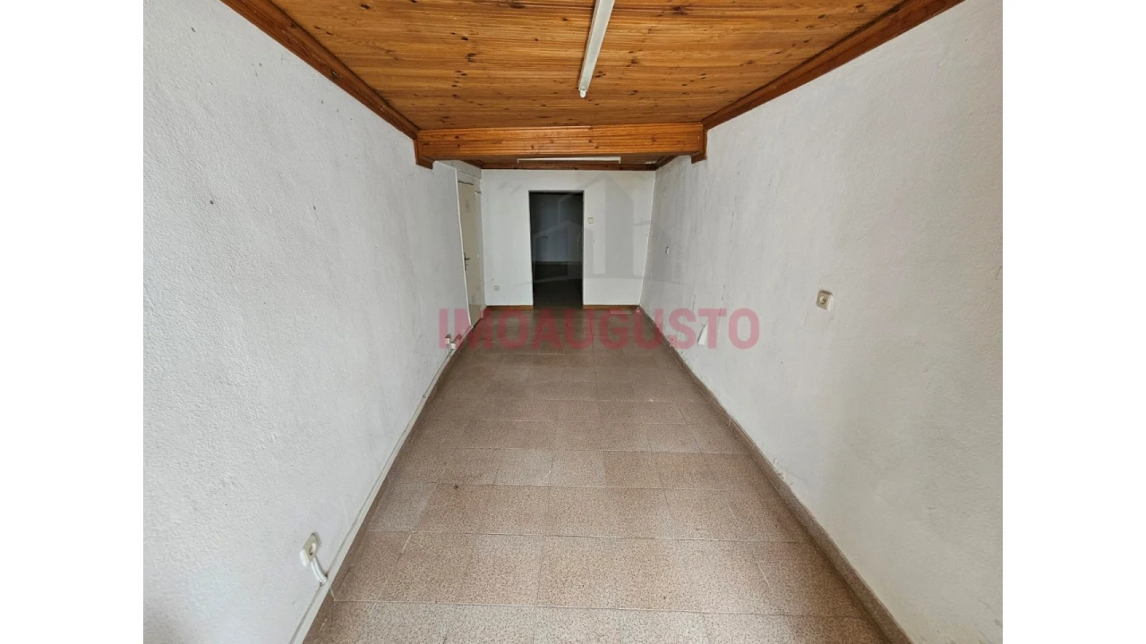 Loja para Arrendamento em Guarda Foto 6