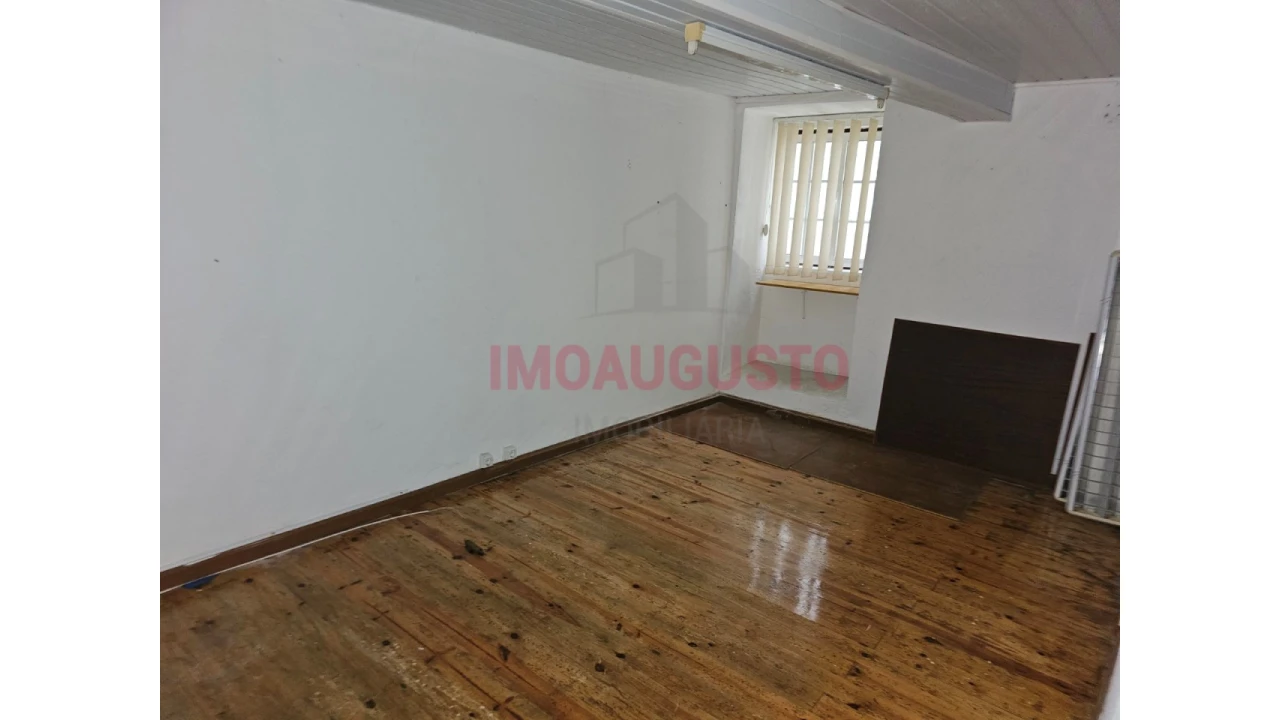 Loja para Arrendamento em Guarda Foto 8