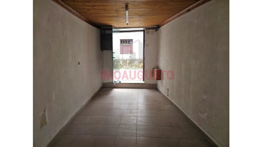 Loja para Arrendamento em Guarda Foto 4