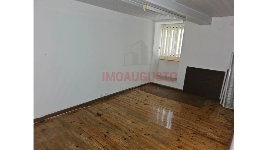 Loja para Arrendamento em Guarda Foto 8