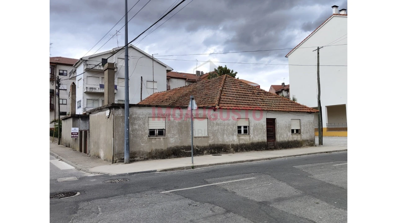 Moradia T4 para Venda em Guarda Foto 1