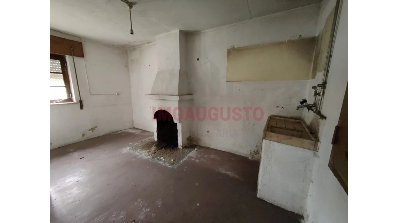 Moradia T4 para Venda em Guarda Foto 2