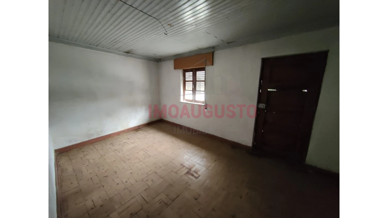 Moradia T4 para Venda em Guarda Foto 3