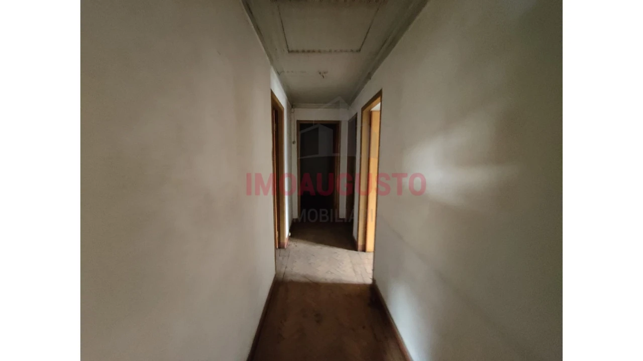 Moradia T4 para Venda em Guarda Foto 4