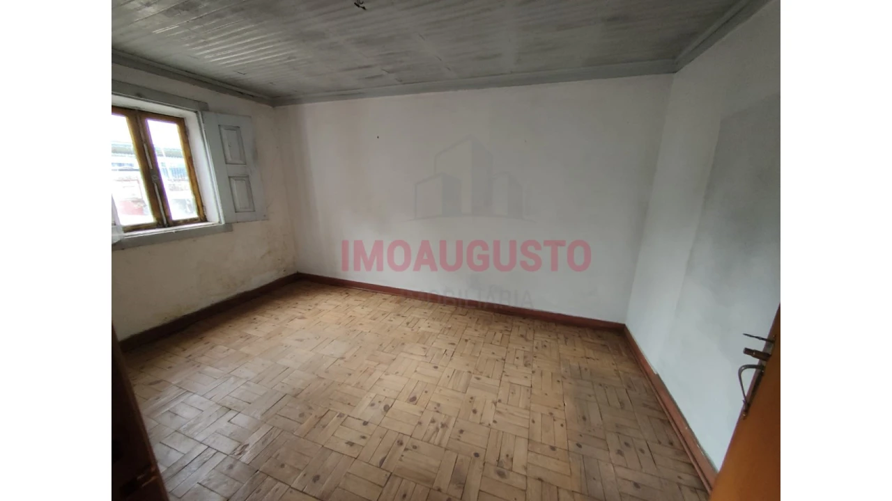 Moradia T4 para Venda em Guarda Foto 5