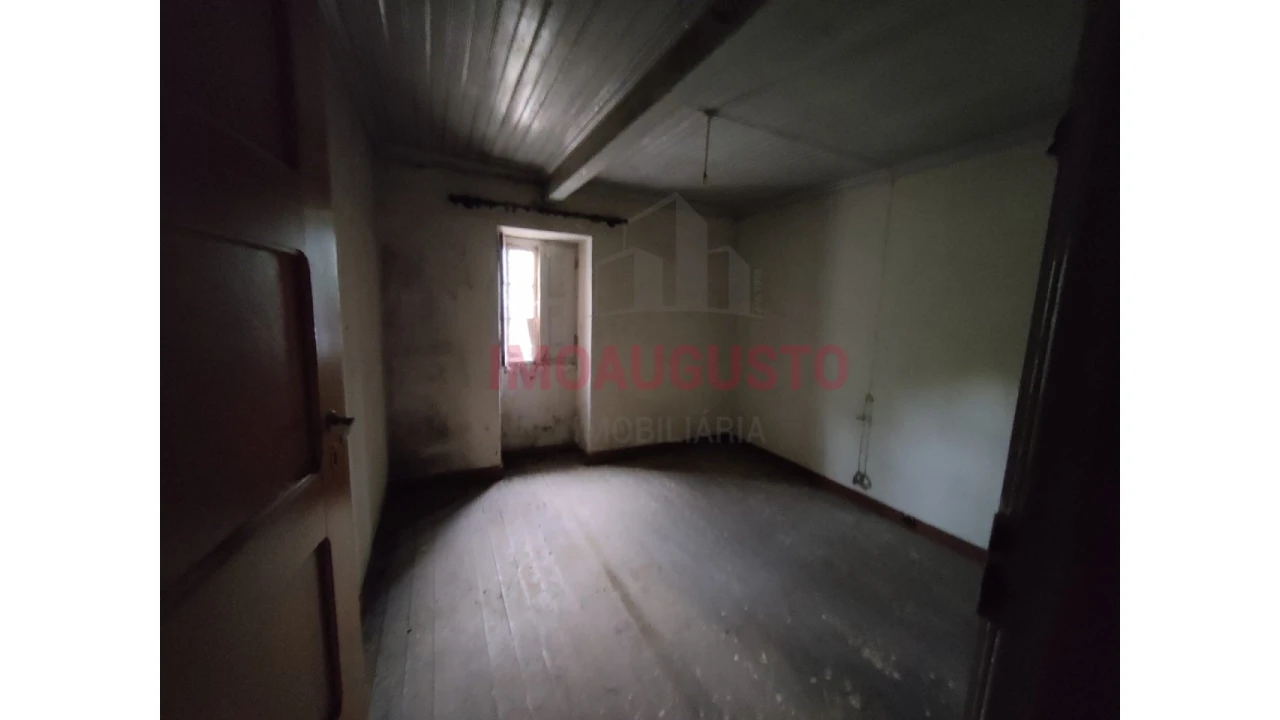 Moradia T4 para Venda em Guarda Foto 10