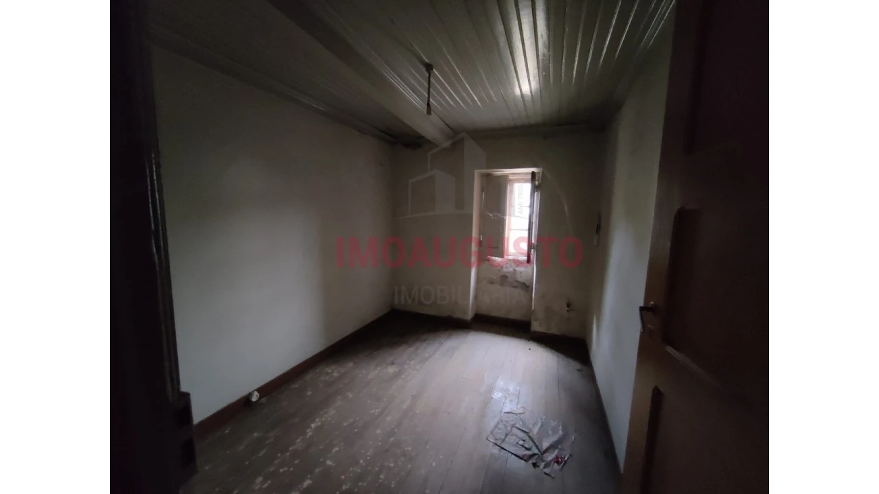 Moradia T4 para Venda em Guarda Foto 11