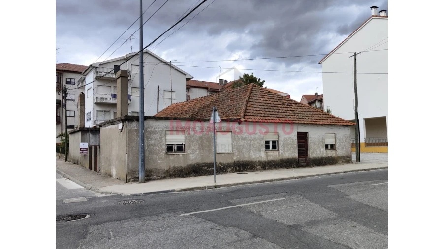 Moradia T4 para Venda em Guarda Foto 1