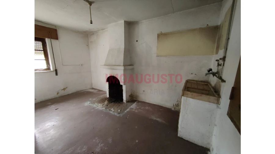 Moradia T4 para Venda em Guarda Foto 2