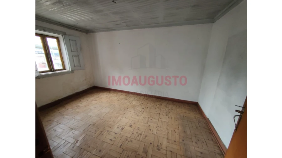 Moradia T4 para Venda em Guarda Foto 5