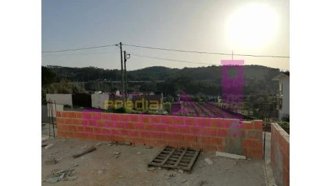 Moradia T3 para Venda em Antuzede e Vil de Matos