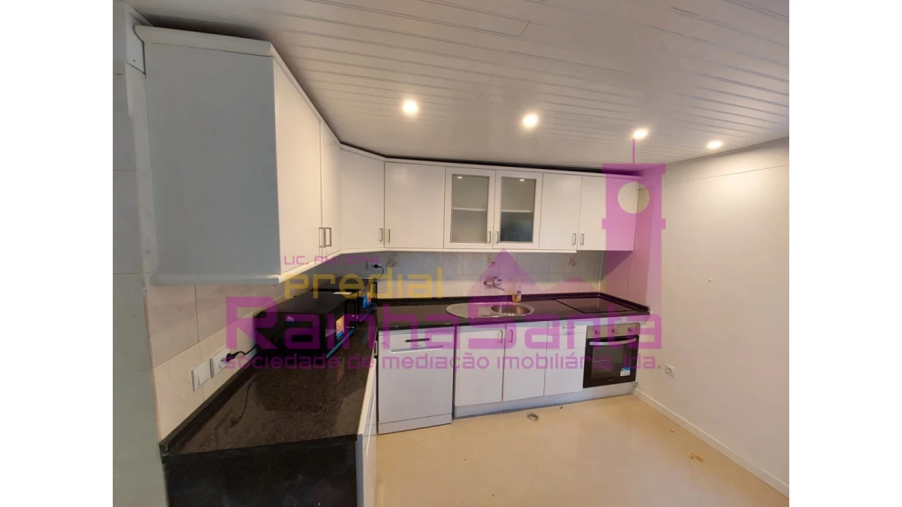 Moradia T9 para Venda em Ajuda Foto 2