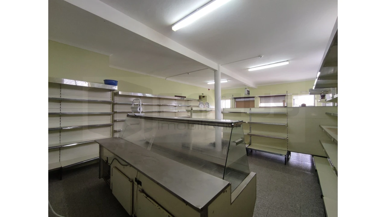 Loja para Arrendamento em Requeixo, Nossa Senhora de Fátima e Nariz Foto 1