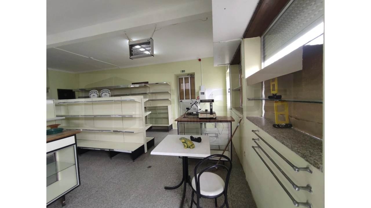 Loja para Arrendamento em Requeixo, Nossa Senhora de Fátima e Nariz Foto 4