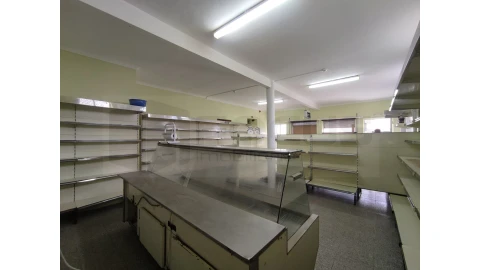 Loja para Arrendamento em Requeixo, Nossa Senhora de Fátima e Nariz