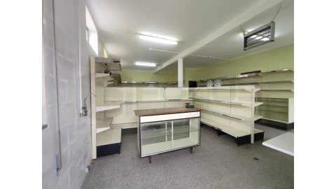 Loja para Arrendamento em Requeixo, Nossa Senhora de Fátima e Nariz