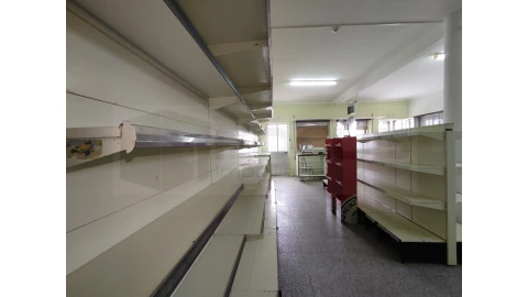 Loja para Arrendamento em Requeixo, Nossa Senhora de Fátima e Nariz