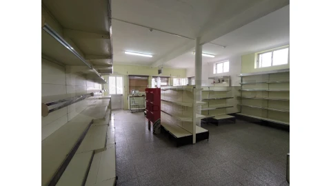 Loja para Arrendamento em Requeixo, Nossa Senhora de Fátima e Nariz