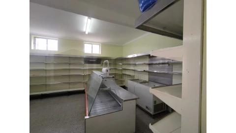 Loja para Arrendamento em Requeixo, Nossa Senhora de Fátima e Nariz