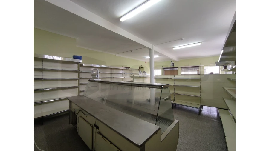 Loja para Arrendamento em Requeixo, Nossa Senhora de Fátima e Nariz