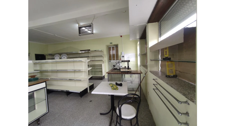 Loja para Arrendamento em Requeixo, Nossa Senhora de Fátima e Nariz Foto 4