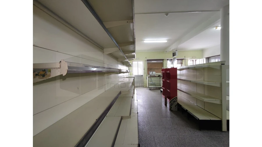 Loja para Arrendamento em Requeixo, Nossa Senhora de Fátima e Nariz Foto 5