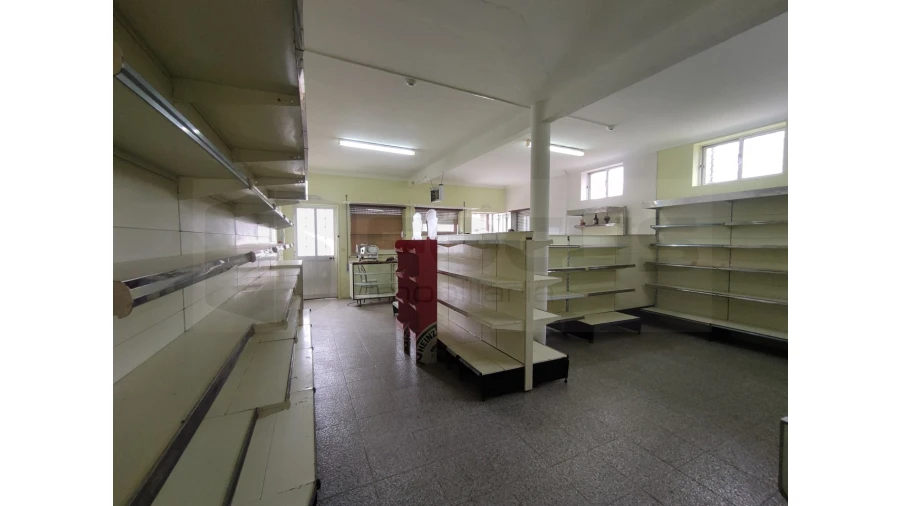 Loja para Arrendamento em Requeixo, Nossa Senhora de Fátima e Nariz Foto 7