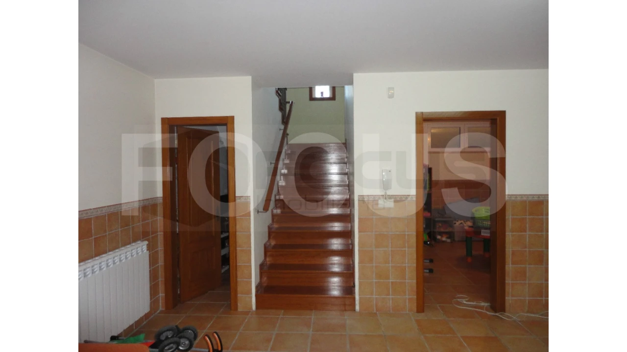 Moradia T4 para Venda em Fermentelos Foto 3