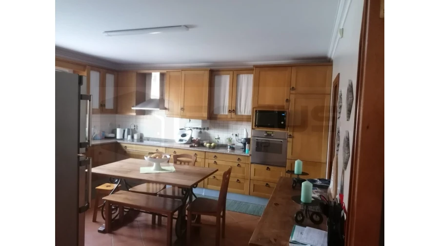 Moradia T4 para Venda em Fermentelos Foto 4