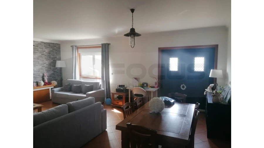 Moradia T4 para Venda em Fermentelos Foto 6