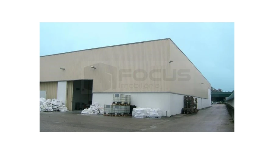 Armazém para Arrendamento em Requeixo, Nossa Senhora de Fátima e Nariz