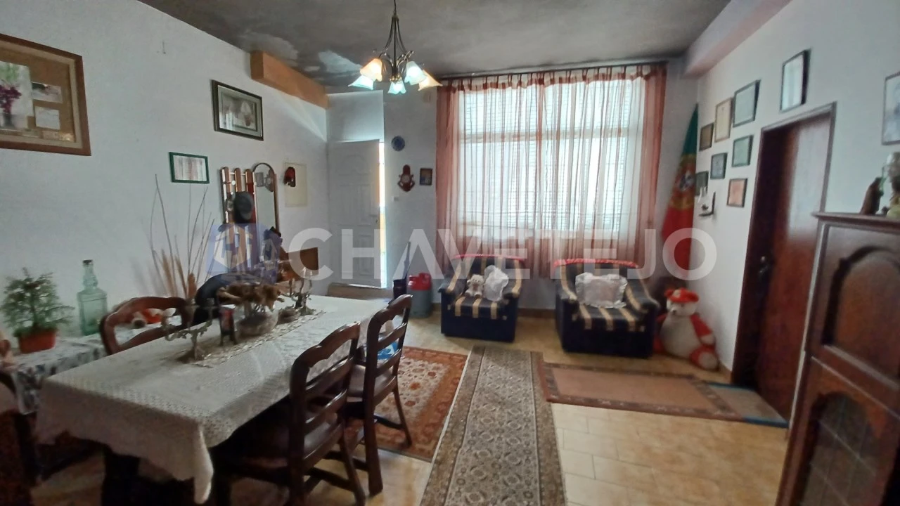 Moradia T1 para Venda em Além da Ribeira e Pedreira Foto 3