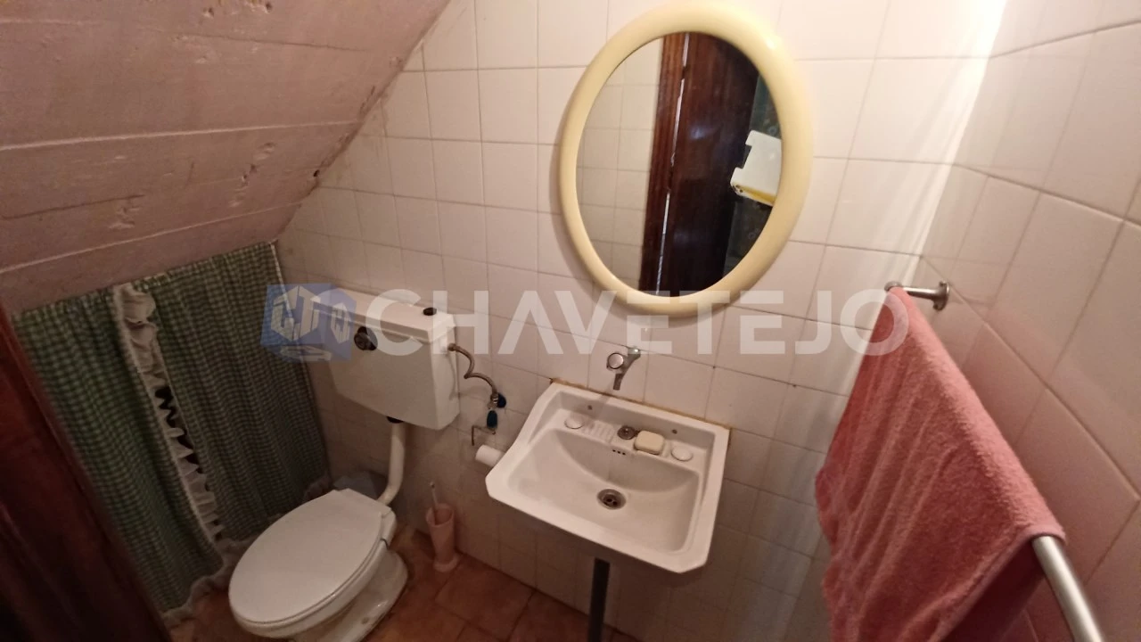 Moradia T1 para Venda em Além da Ribeira e Pedreira Foto 6