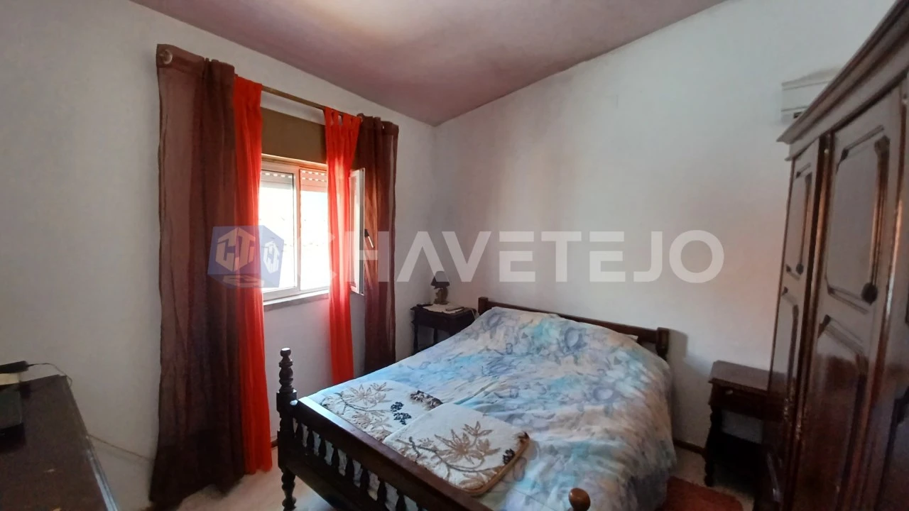 Moradia T1 para Venda em Além da Ribeira e Pedreira Foto 7