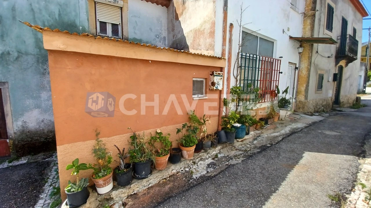 Moradia T1 para Venda em Além da Ribeira e Pedreira Foto 17