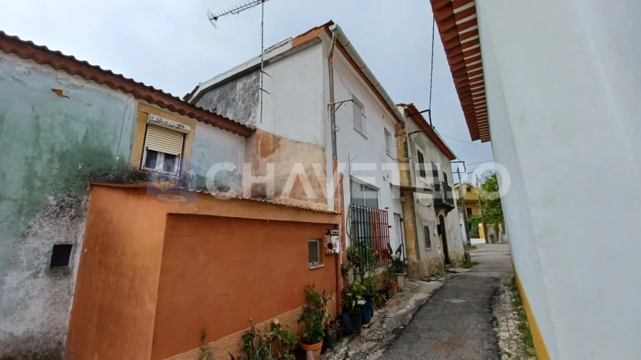 Moradia T1 para Venda em Além da Ribeira e Pedreira Foto 2