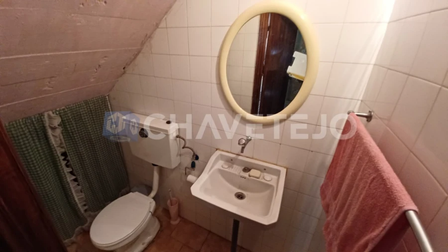 Moradia T1 para Venda em Além da Ribeira e Pedreira Foto 6