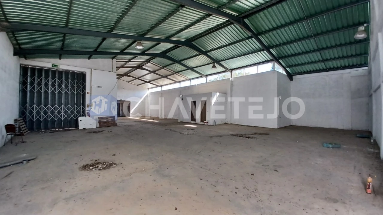 Prédio para Venda em São João Baptista e Santa Maria dos Olivais Foto 17