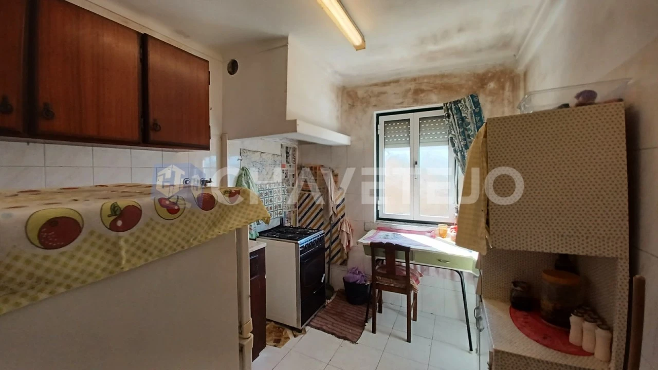 Prédio para Venda em São João Baptista e Santa Maria dos Olivais Foto 25