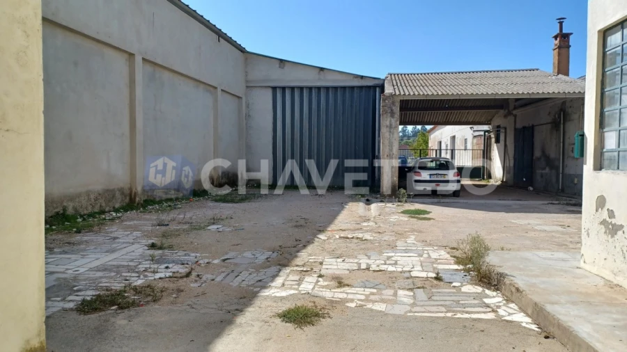 Prédio para Venda em São João Baptista e Santa Maria dos Olivais Foto 21