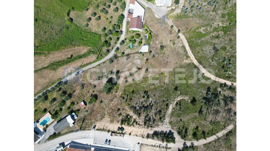 Terreno para Venda em Urqueira Foto 1