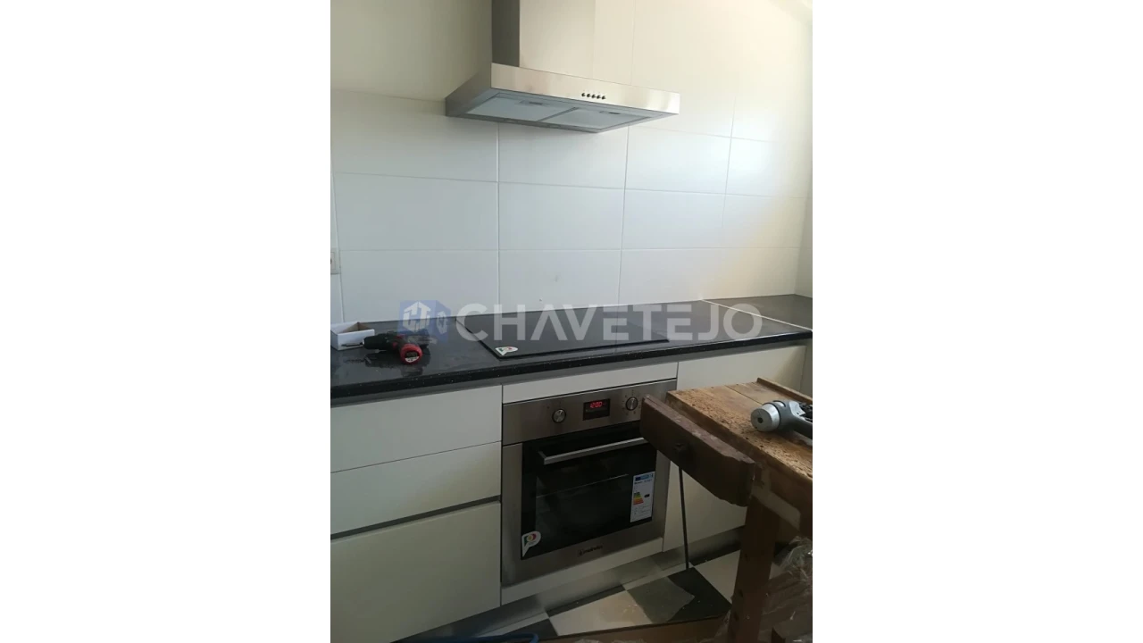 Prédio para Venda em São João Baptista e Santa Maria dos Olivais Foto 8