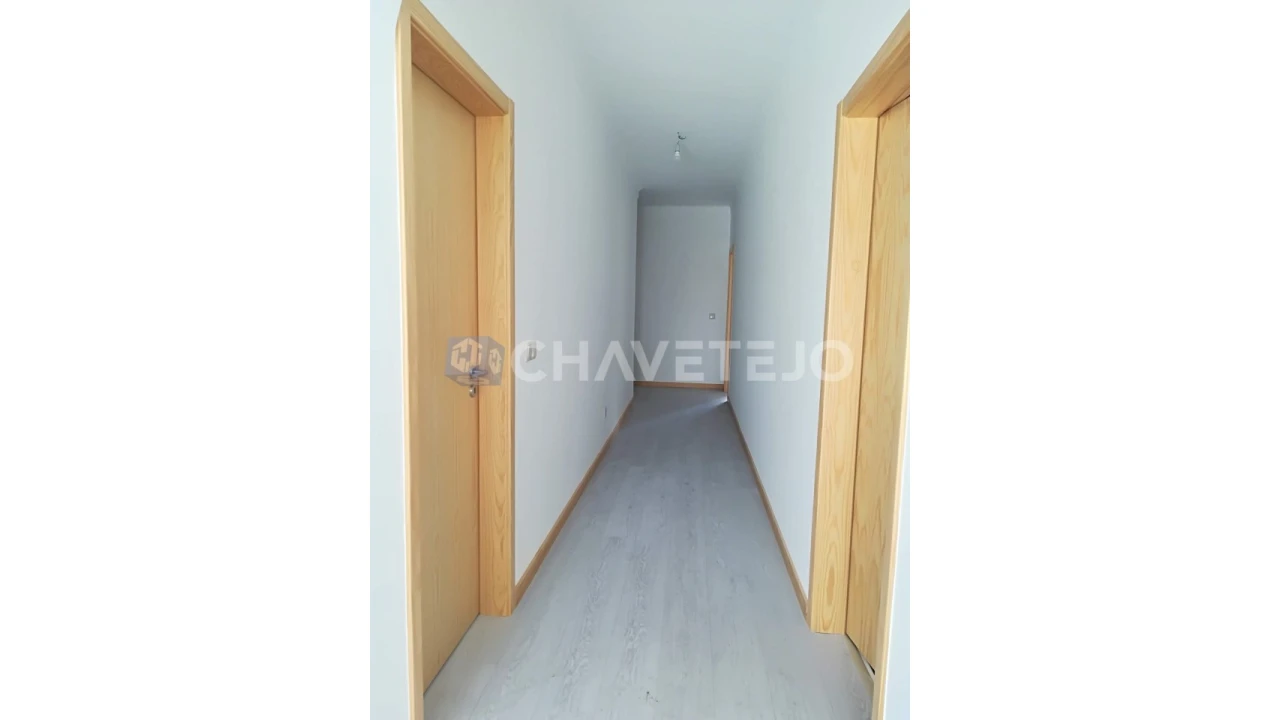 Prédio para Venda em São João Baptista e Santa Maria dos Olivais Foto 13