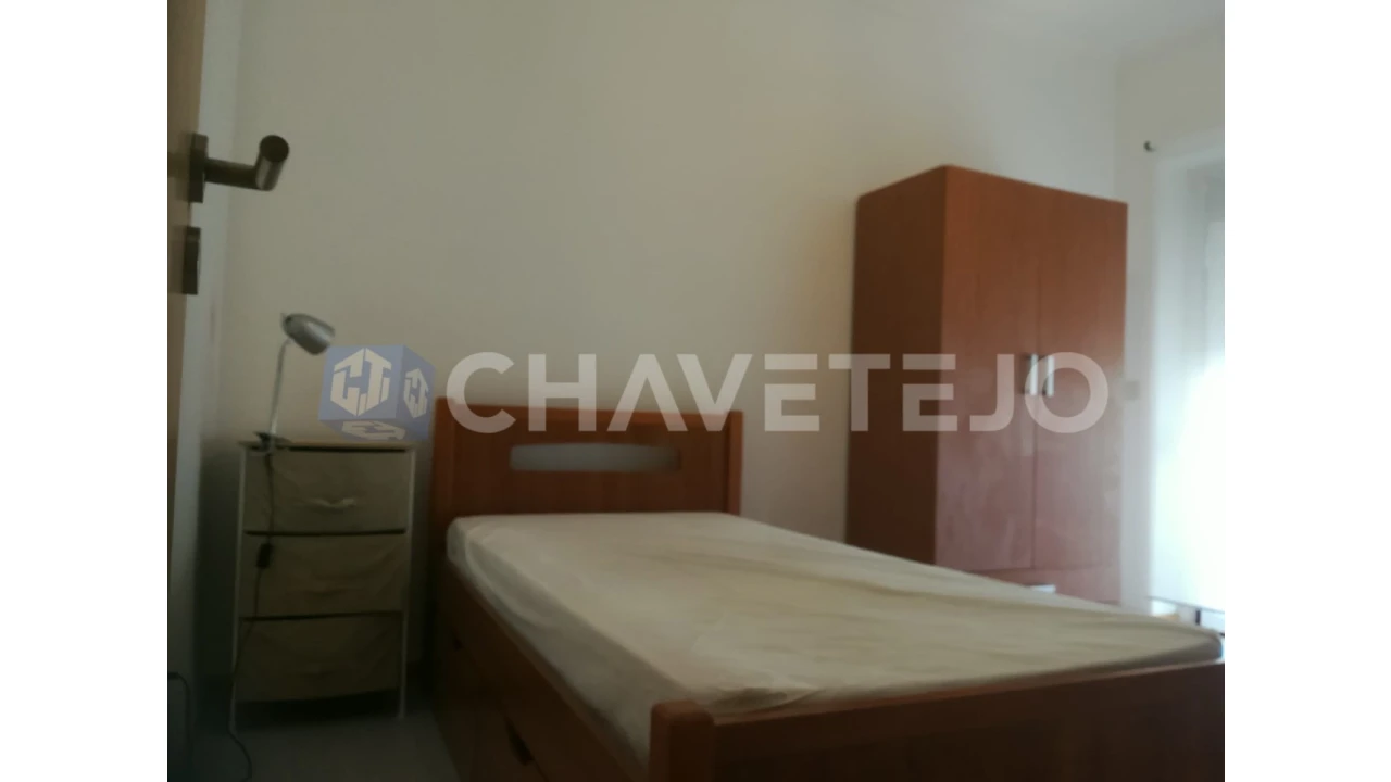 Prédio para Venda em São João Baptista e Santa Maria dos Olivais Foto 18