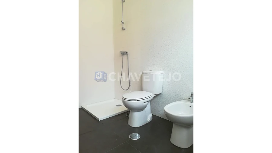 Prédio para Venda em São João Baptista e Santa Maria dos Olivais Foto 17