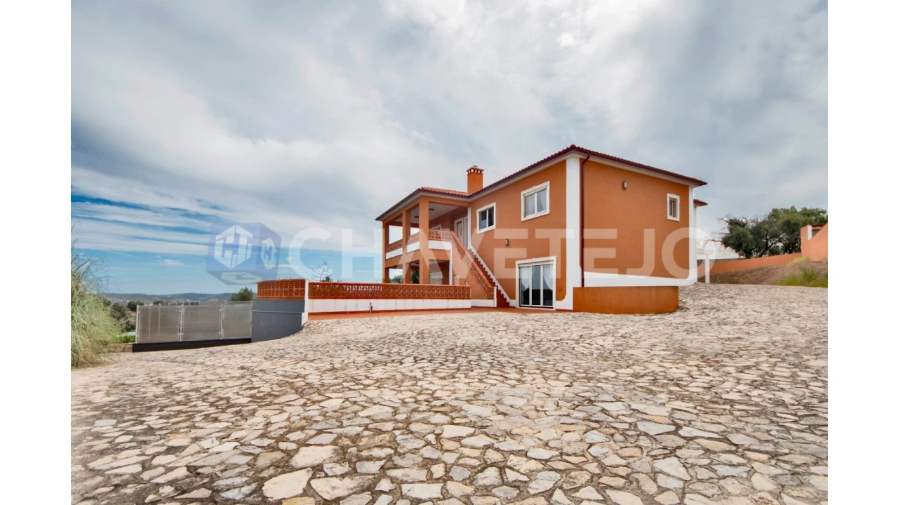 Moradia T4 para Venda em Serra e Junceira Foto 10