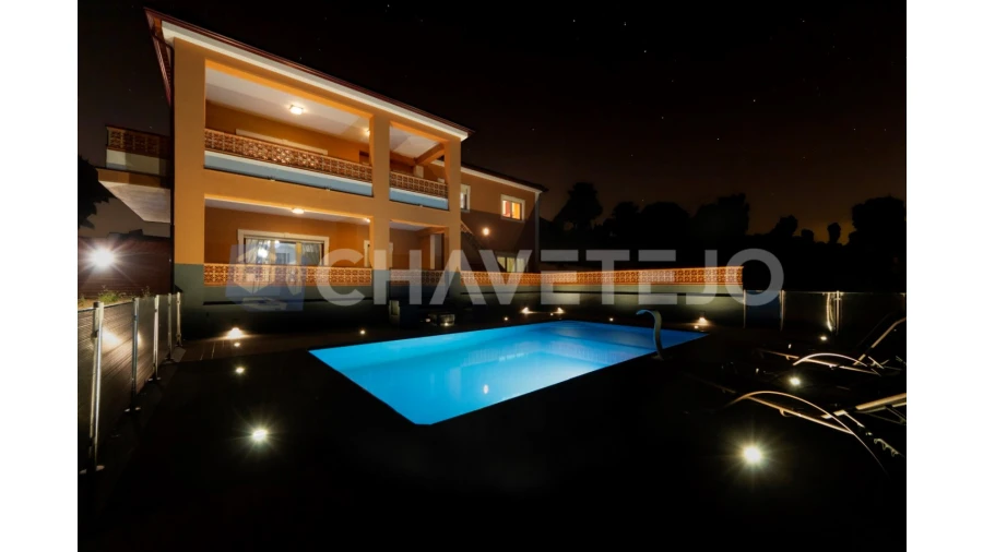 Moradia T4 para Venda em Serra e Junceira Foto 1