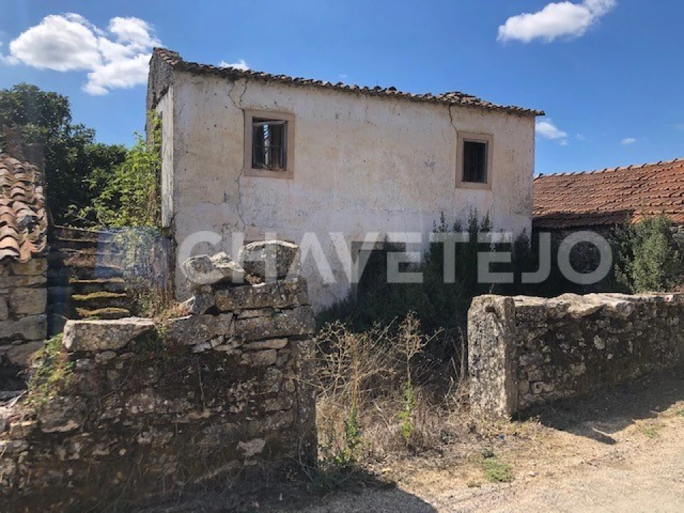 Moradia T4 para Venda em Chãos Foto 2