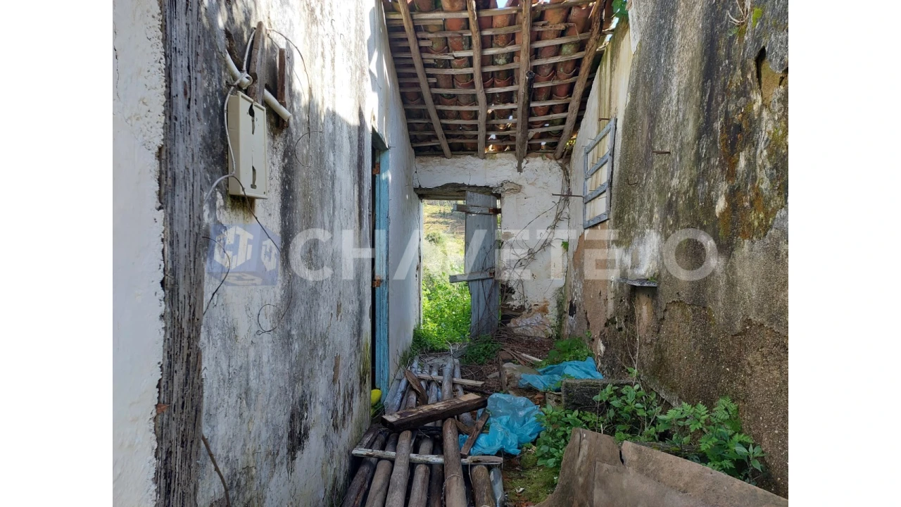 Moradia T4 para Venda em Serra e Junceira Foto 2