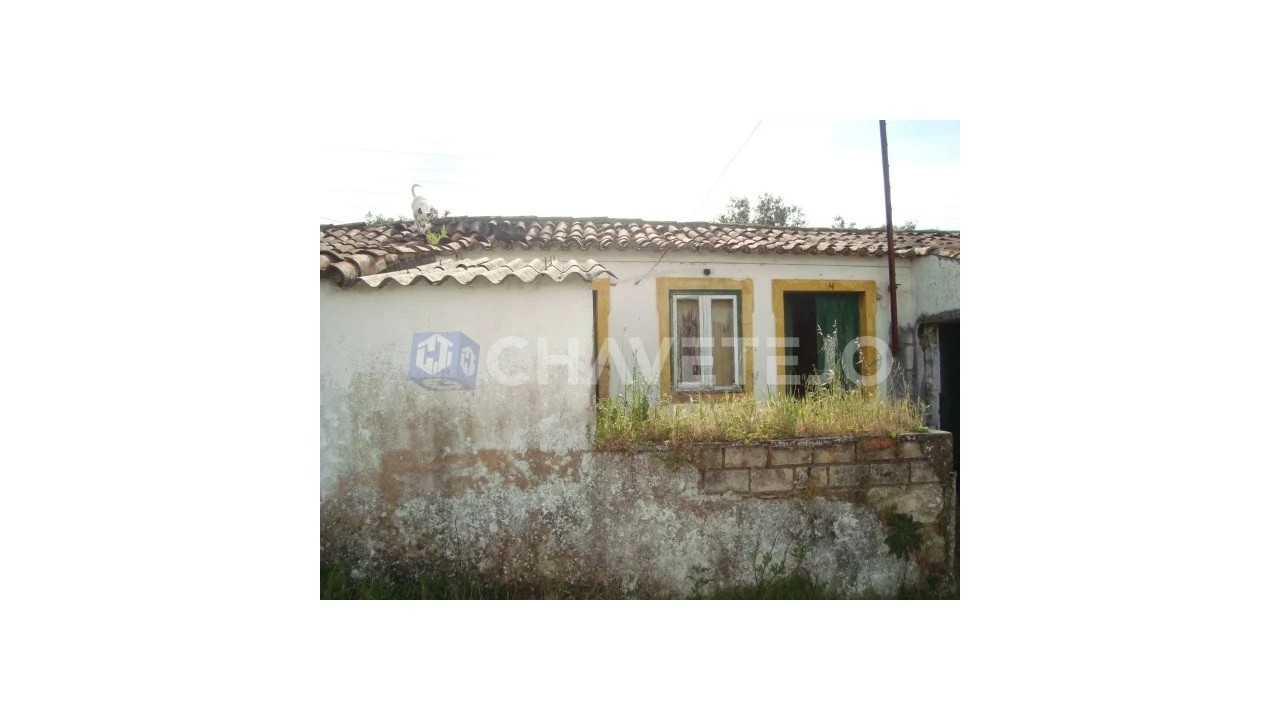 Moradia T2 para Venda em Casais e Alviobeira Foto 1